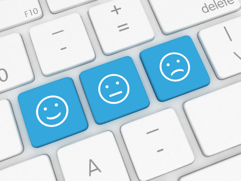 AI Surveys vs Traditional Surveys: Choosing the Right One for You